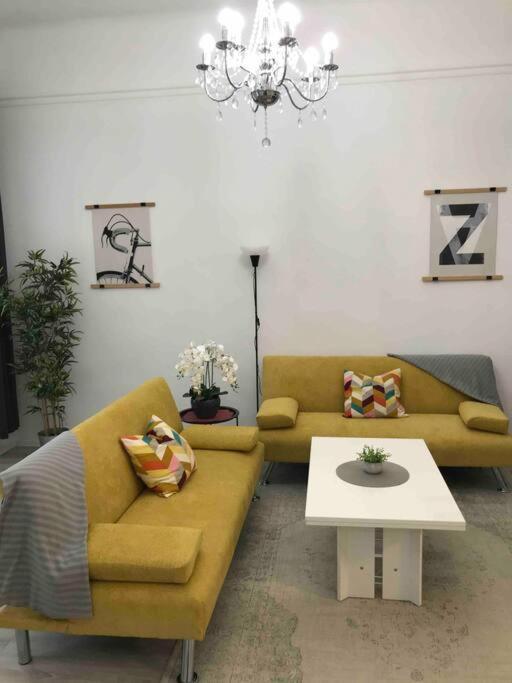 Perfect Location,Newly Decorated Modern, Large Place 60 M2, Really Quiet So You Can Have A Good Night Sleep, Ac, Netflix, Smart Tv, High-Speed Internet, World Famous New York Cafe Only 10 Minutes Walk บูดาเปสต์ ภายนอก รูปภาพ