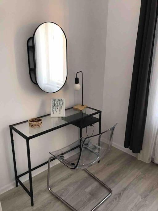 Perfect Location,Newly Decorated Modern, Large Place 60 M2, Really Quiet So You Can Have A Good Night Sleep, Ac, Netflix, Smart Tv, High-Speed Internet, World Famous New York Cafe Only 10 Minutes Walk บูดาเปสต์ ภายนอก รูปภาพ