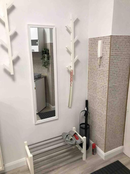 Perfect Location,Newly Decorated Modern, Large Place 60 M2, Really Quiet So You Can Have A Good Night Sleep, Ac, Netflix, Smart Tv, High-Speed Internet, World Famous New York Cafe Only 10 Minutes Walk บูดาเปสต์ ภายนอก รูปภาพ