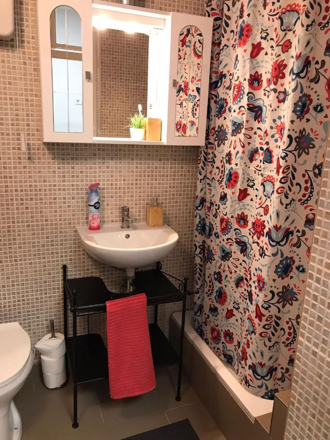 Perfect Location,Newly Decorated Modern, Large Place 60 M2, Really Quiet So You Can Have A Good Night Sleep, Ac, Netflix, Smart Tv, High-Speed Internet, World Famous New York Cafe Only 10 Minutes Walk บูดาเปสต์ ภายนอก รูปภาพ