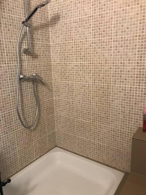 Perfect Location,Newly Decorated Modern, Large Place 60 M2, Really Quiet So You Can Have A Good Night Sleep, Ac, Netflix, Smart Tv, High-Speed Internet, World Famous New York Cafe Only 10 Minutes Walk บูดาเปสต์ ภายนอก รูปภาพ
