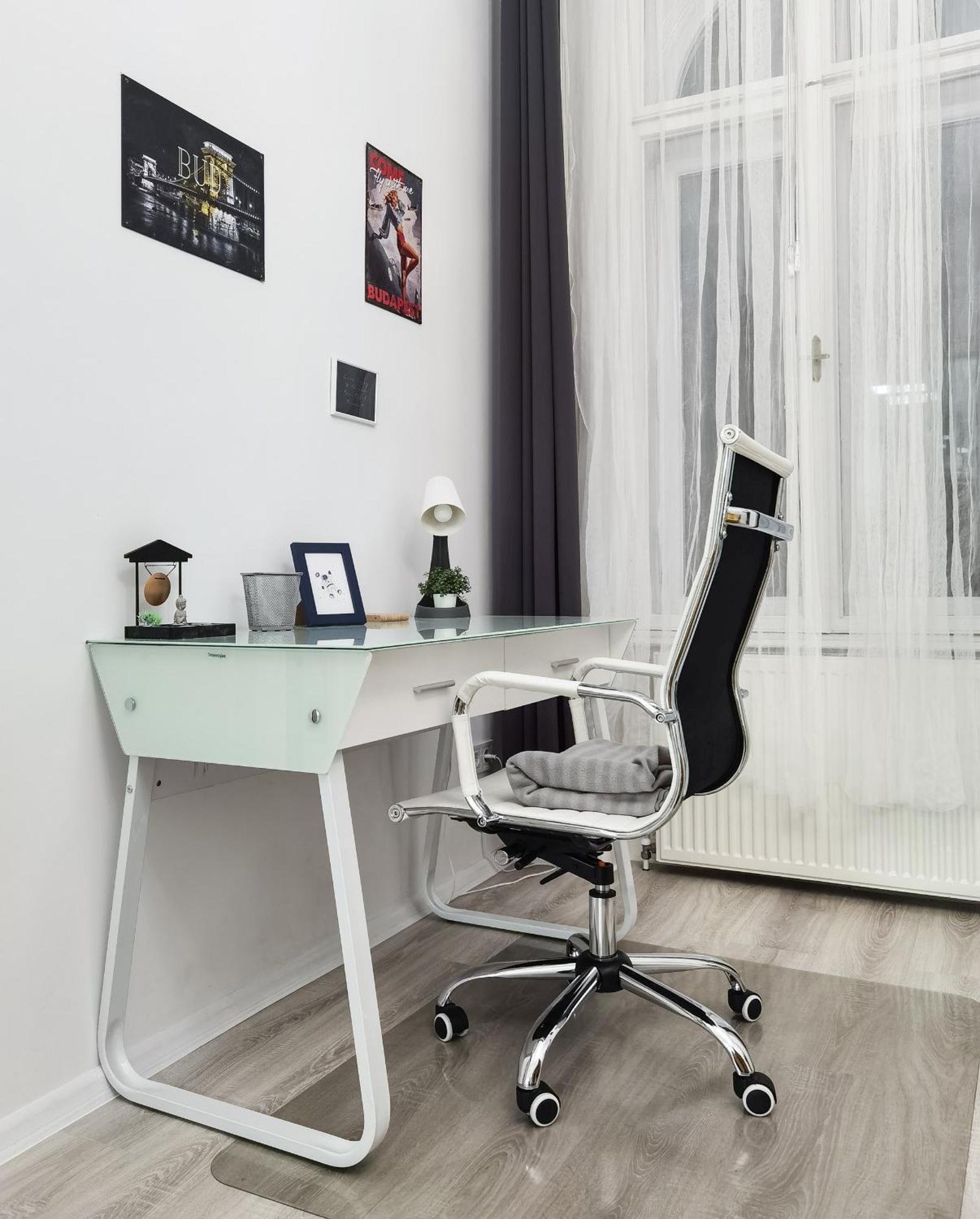 Perfect Location,Newly Decorated Modern, Large Place 60 M2, Really Quiet So You Can Have A Good Night Sleep, Ac, Netflix, Smart Tv, High-Speed Internet, World Famous New York Cafe Only 10 Minutes Walk บูดาเปสต์ ภายนอก รูปภาพ
