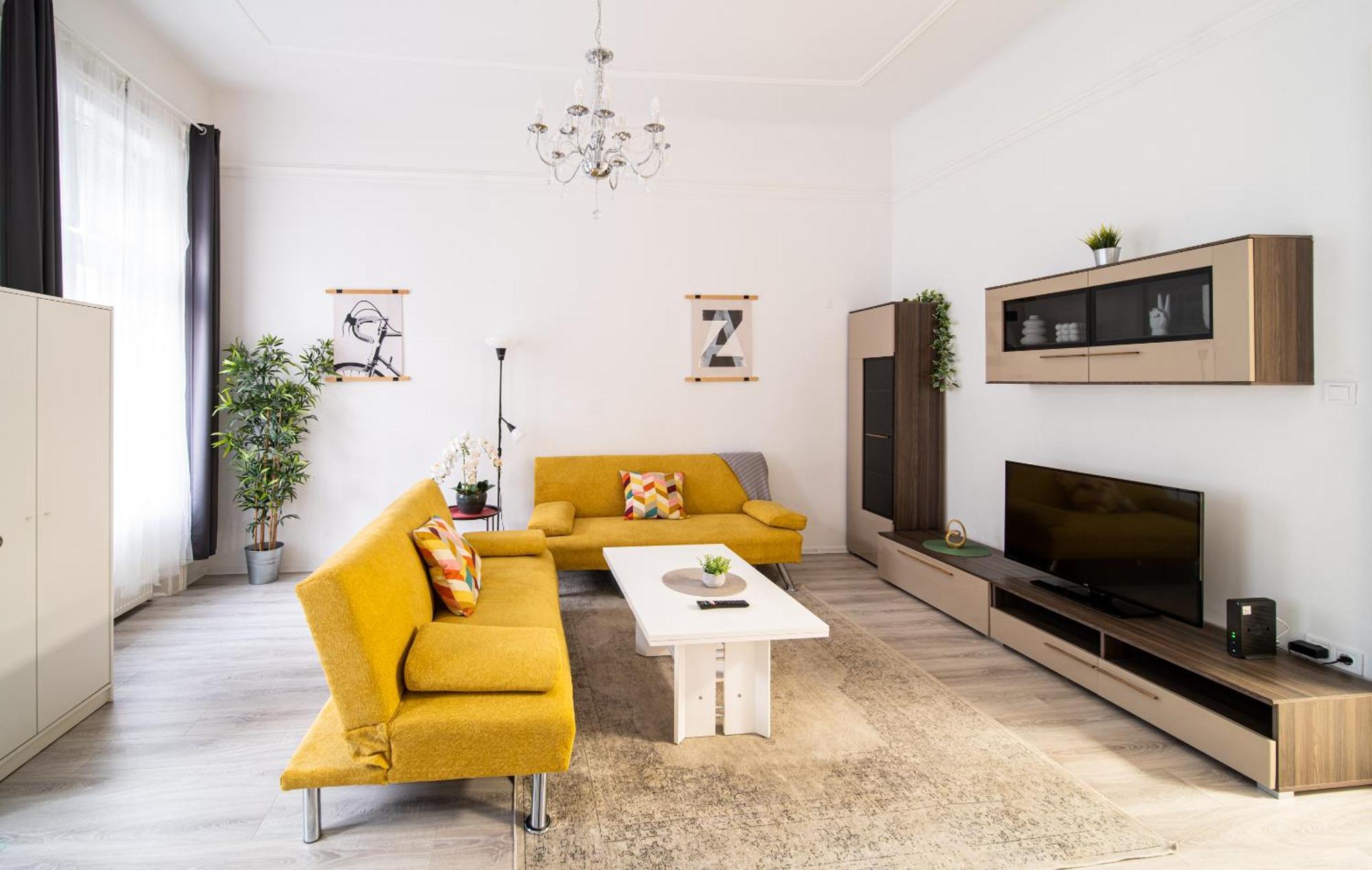 Perfect Location,Newly Decorated Modern, Large Place 60 M2, Really Quiet So You Can Have A Good Night Sleep, Ac, Netflix, Smart Tv, High-Speed Internet, World Famous New York Cafe Only 10 Minutes Walk บูดาเปสต์ ภายนอก รูปภาพ