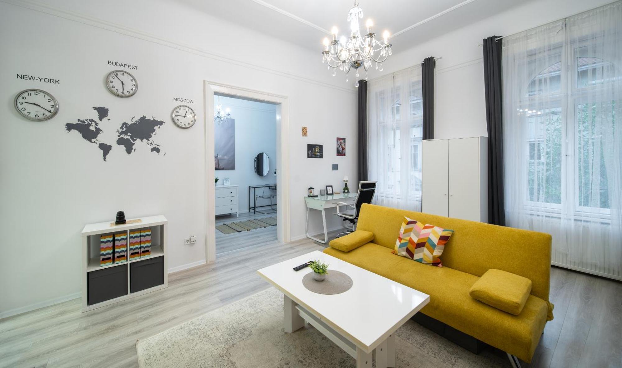 Perfect Location,Newly Decorated Modern, Large Place 60 M2, Really Quiet So You Can Have A Good Night Sleep, Ac, Netflix, Smart Tv, High-Speed Internet, World Famous New York Cafe Only 10 Minutes Walk บูดาเปสต์ ภายนอก รูปภาพ