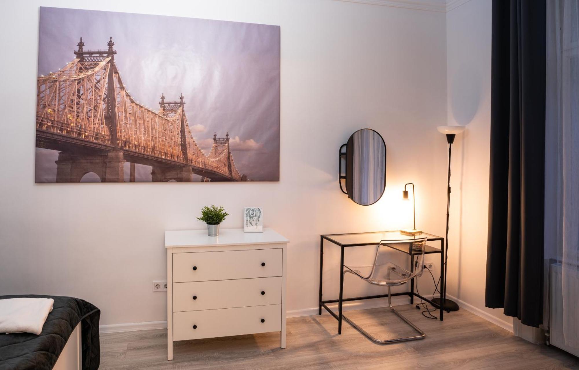 Perfect Location,Newly Decorated Modern, Large Place 60 M2, Really Quiet So You Can Have A Good Night Sleep, Ac, Netflix, Smart Tv, High-Speed Internet, World Famous New York Cafe Only 10 Minutes Walk บูดาเปสต์ ภายนอก รูปภาพ