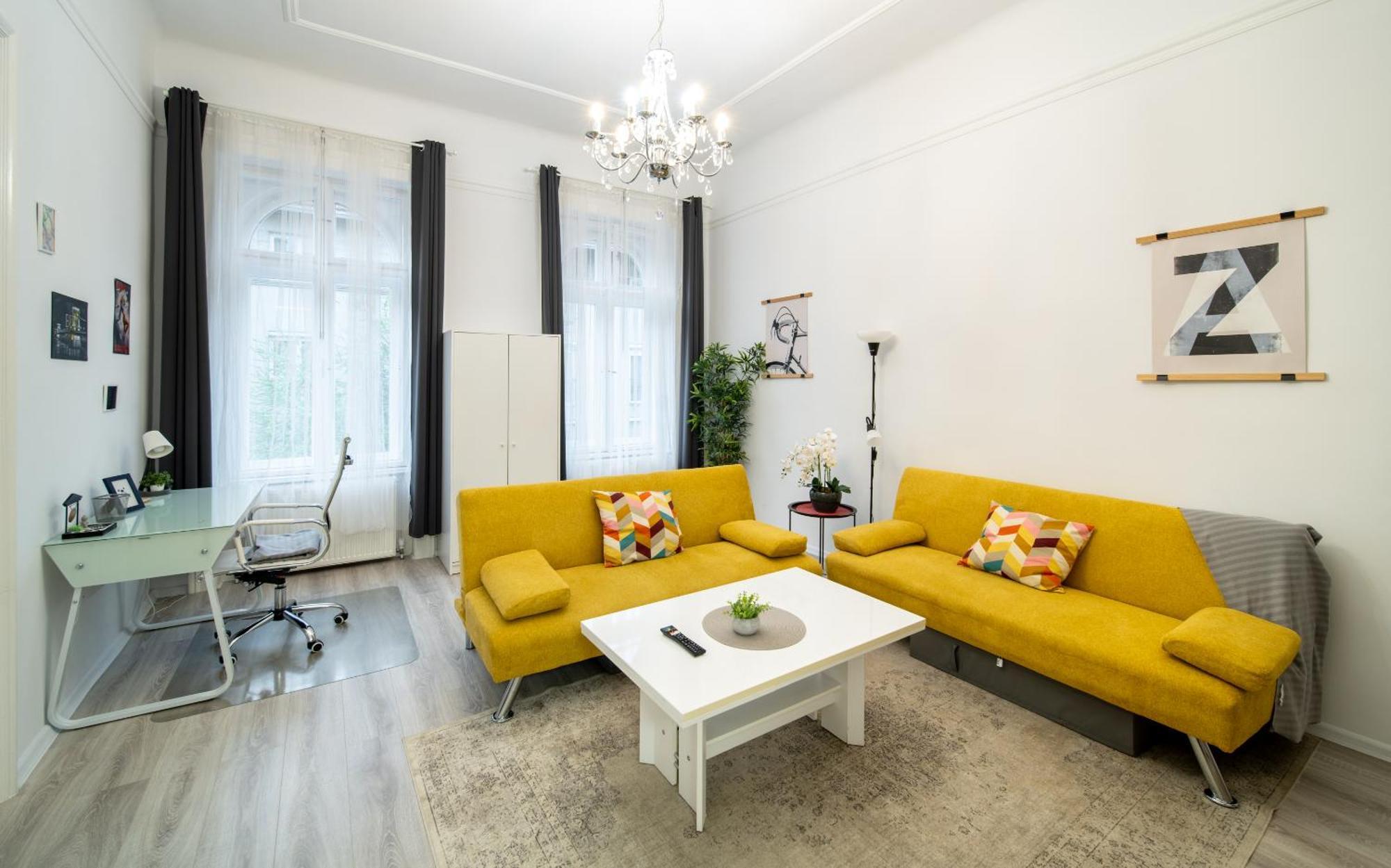 Perfect Location,Newly Decorated Modern, Large Place 60 M2, Really Quiet So You Can Have A Good Night Sleep, Ac, Netflix, Smart Tv, High-Speed Internet, World Famous New York Cafe Only 10 Minutes Walk บูดาเปสต์ ภายนอก รูปภาพ