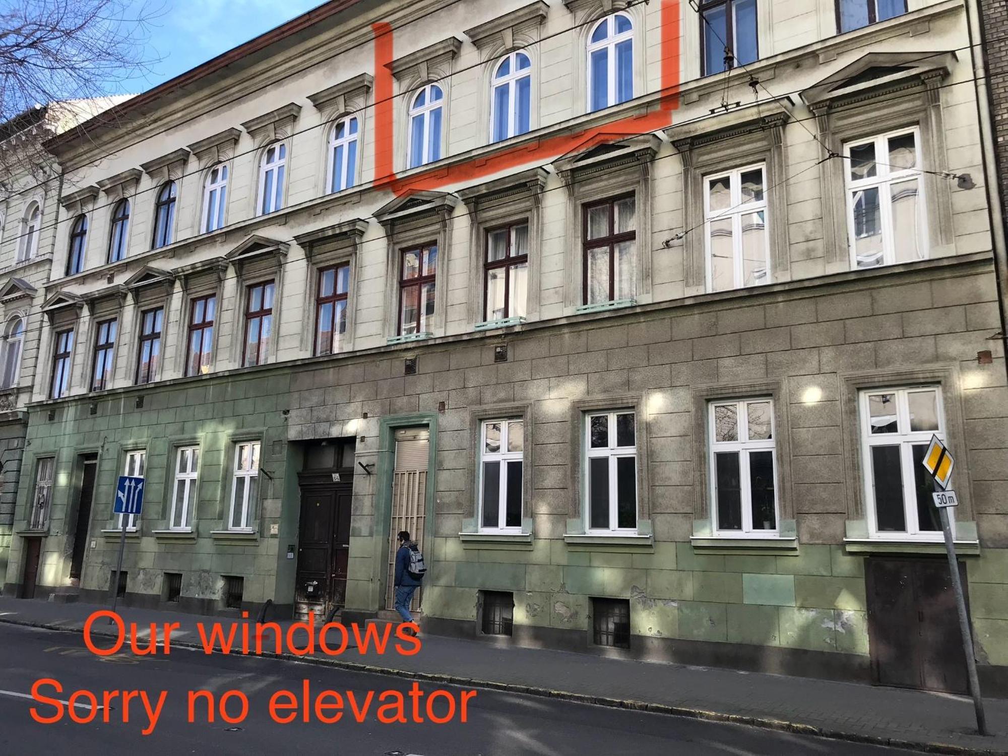 Perfect Location,Newly Decorated Modern, Large Place 60 M2, Really Quiet So You Can Have A Good Night Sleep, Ac, Netflix, Smart Tv, High-Speed Internet, World Famous New York Cafe Only 10 Minutes Walk บูดาเปสต์ ภายนอก รูปภาพ
